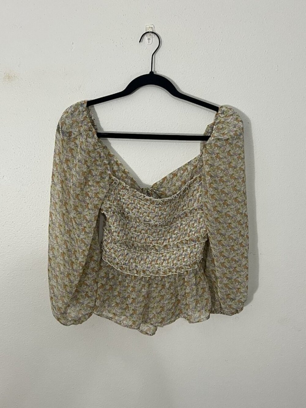 ASTR The Label Smocked Puff Sleeve Floral Blouse Size Medium